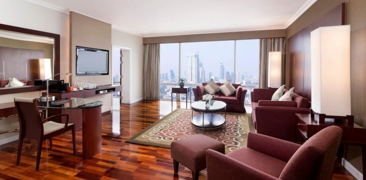 executive-suite-with-view-living-room-pullman-bangkok-2