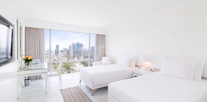 g-deluxe-room-twin-bed-pullman-bangkok-2