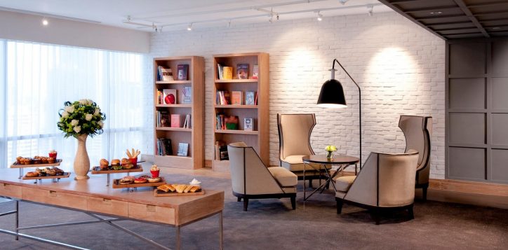 the-library-foyer-pullman-bangkok-2